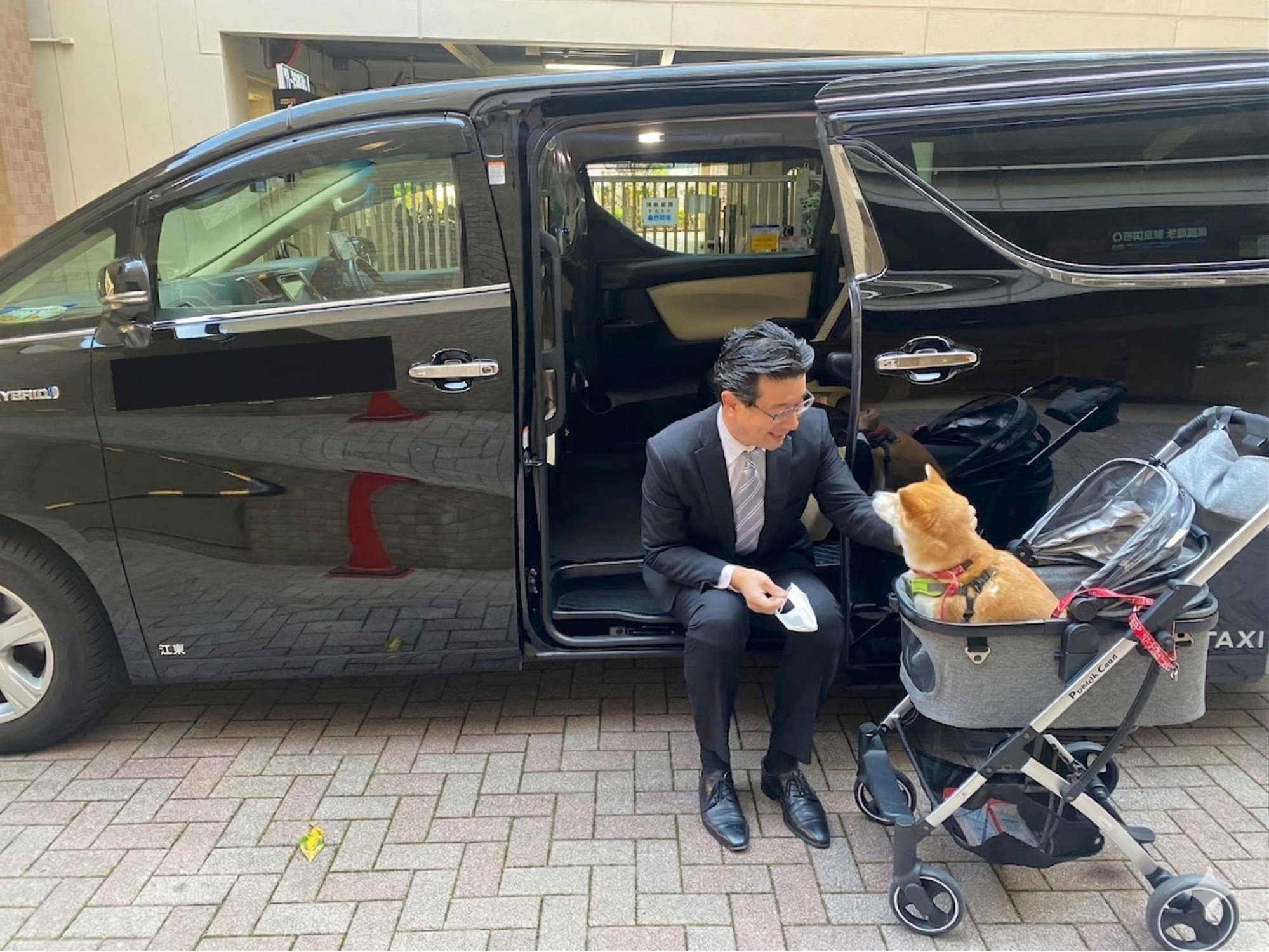 愛犬とドアtoドアの旅。車なしでも諦めない「ワンちゃん専用ハイヤー」で叶える特別な休日